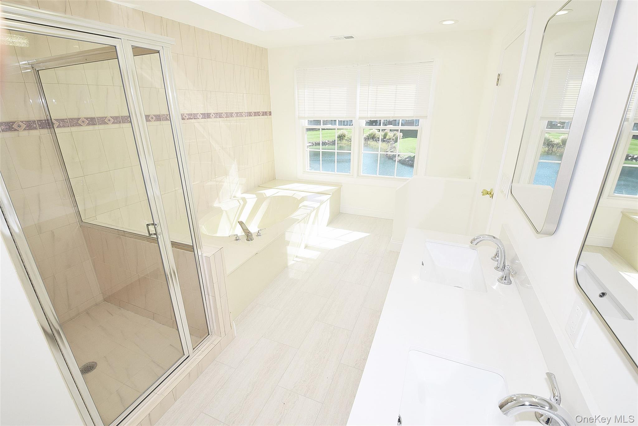 #14 photo, 3 Lakebridge Drive, サフォーク郡 Kings Park , NY 11754