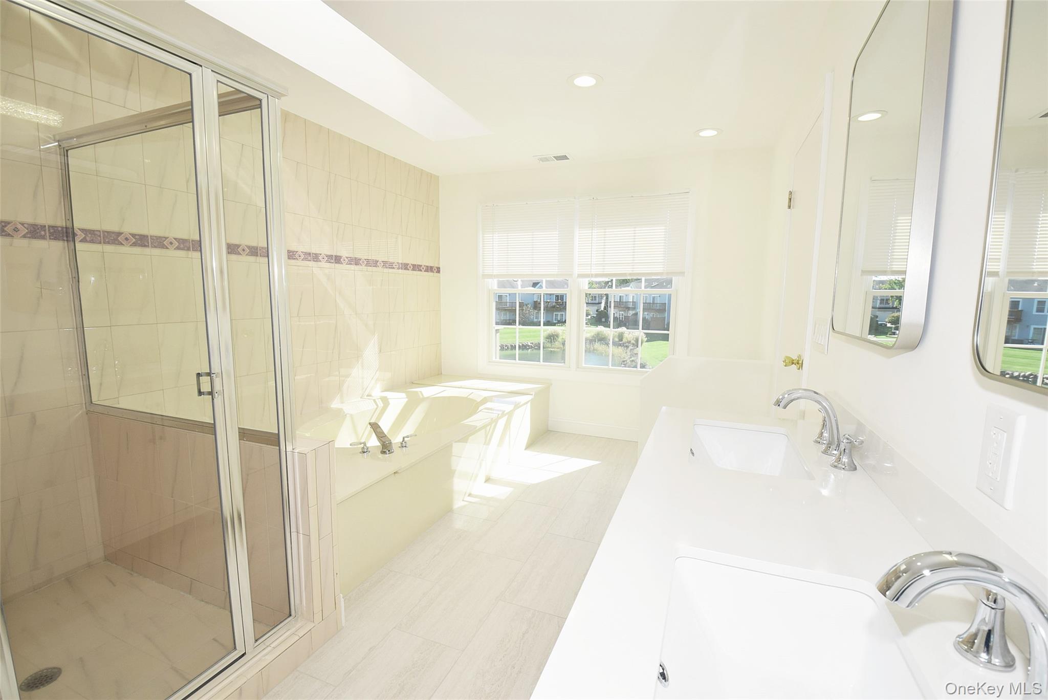 #16 photo, 3 Lakebridge Drive, サフォーク郡 Kings Park , NY 11754