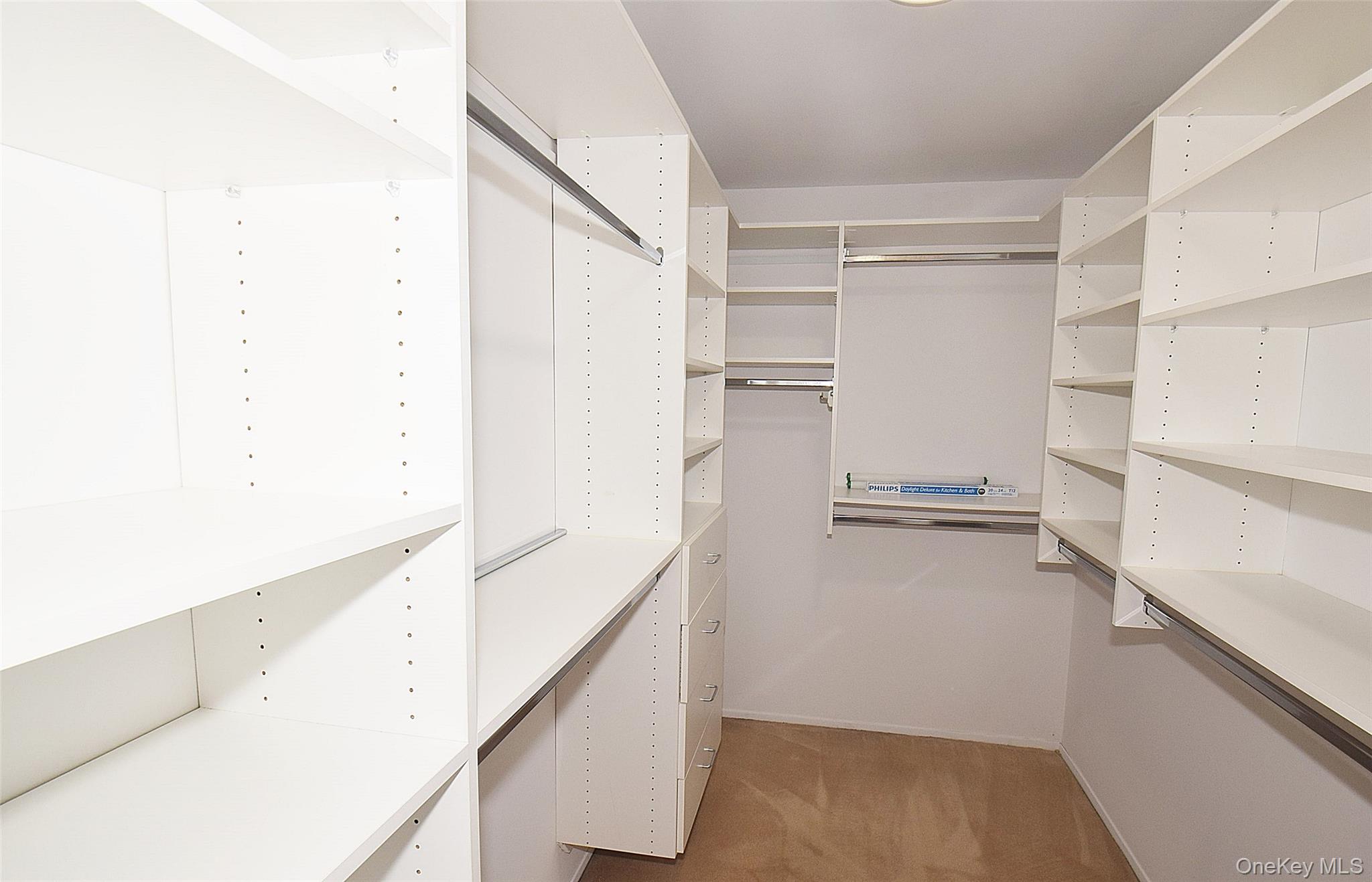 #17 photo, 3 Lakebridge Drive, サフォーク郡 Kings Park , NY 11754