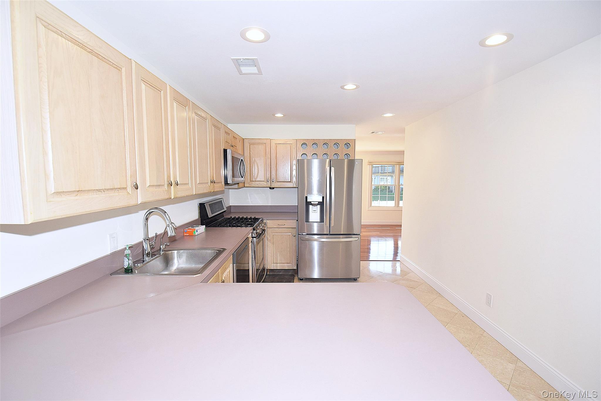 #8 photo, 3 Lakebridge Drive, サフォーク郡 Kings Park , NY 11754