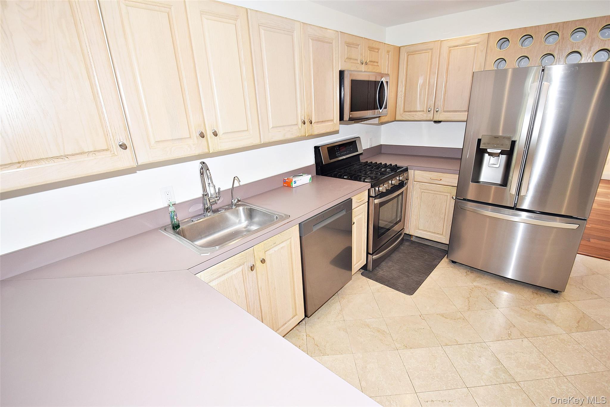 #9 photo, 3 Lakebridge Drive, サフォーク郡 Kings Park , NY 11754