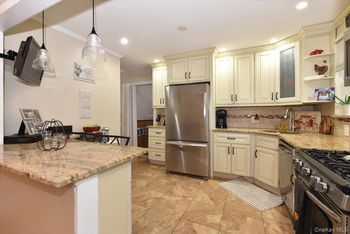 #14 photo, 33 Ford Drive, ナッソー郡 Massapequa , NY 11758