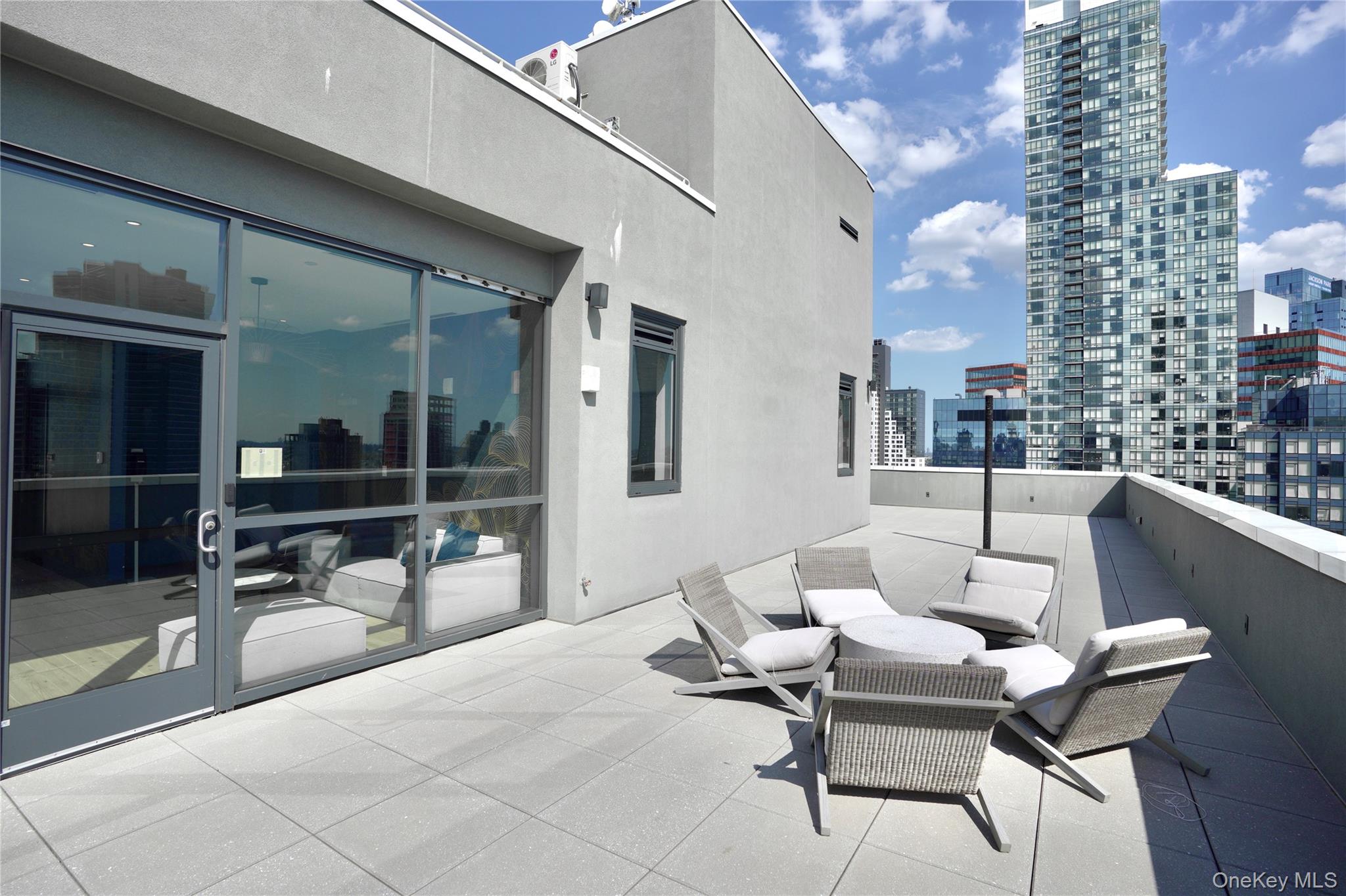 #13 photo, 2416 Queens Plaza, クイーンズ区 Long Island City , NY 11101