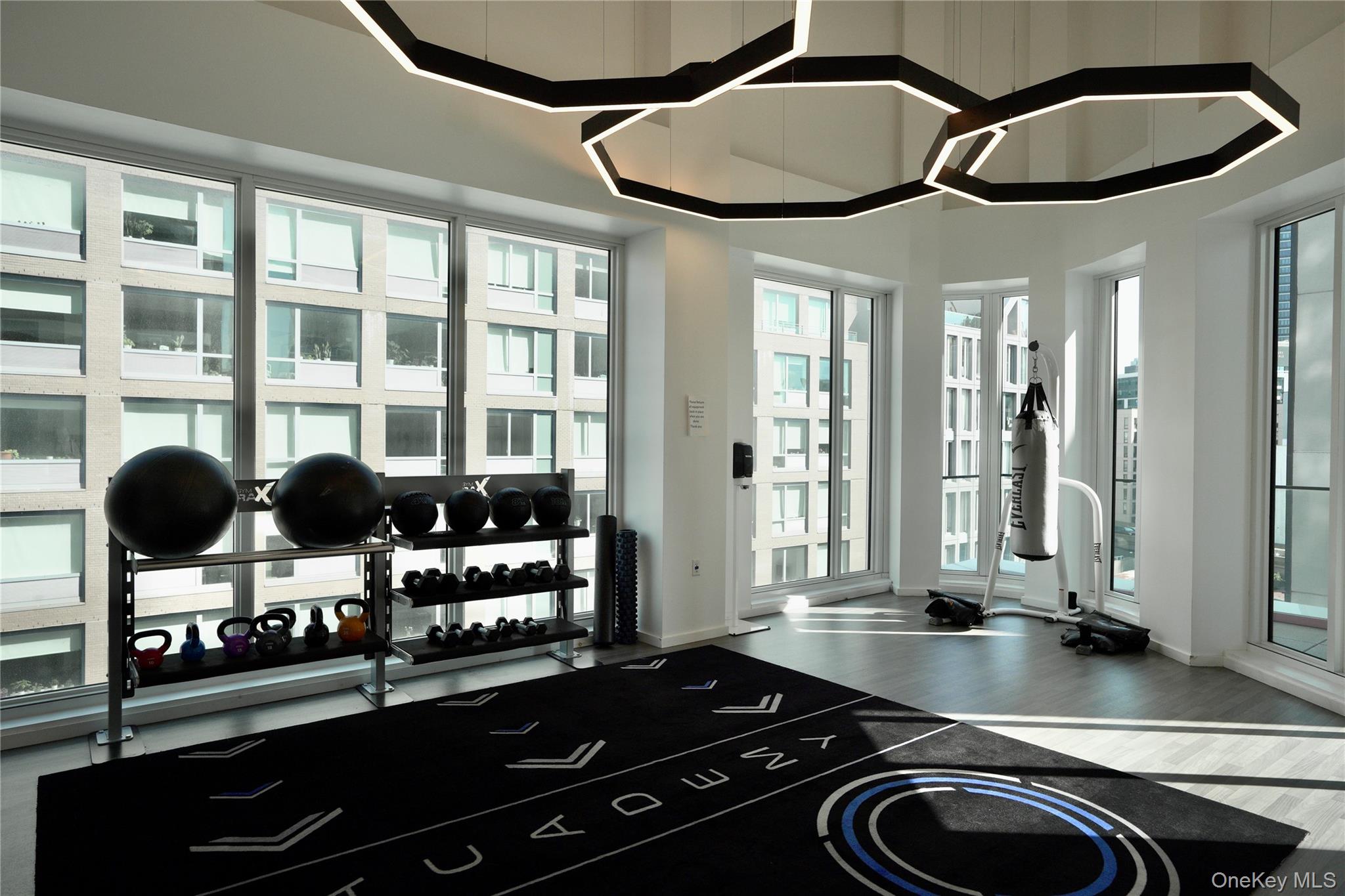 #18 photo, 2416 Queens Plaza, クイーンズ区 Long Island City , NY 11101