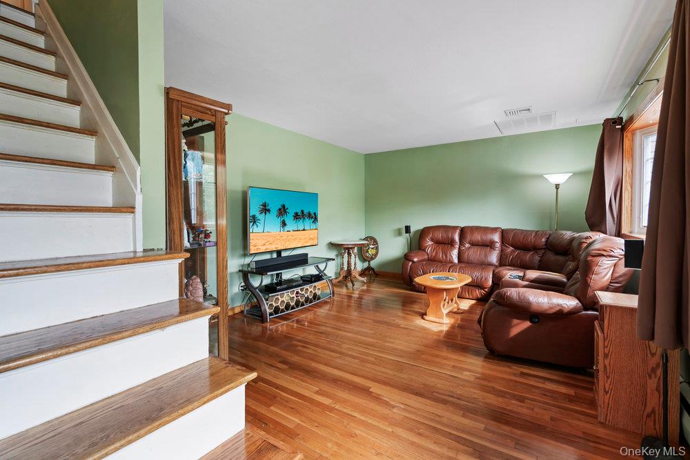 #2 photo, 151 Islip Boulevard, サフォーク郡 Islip Terrace , NY 11752