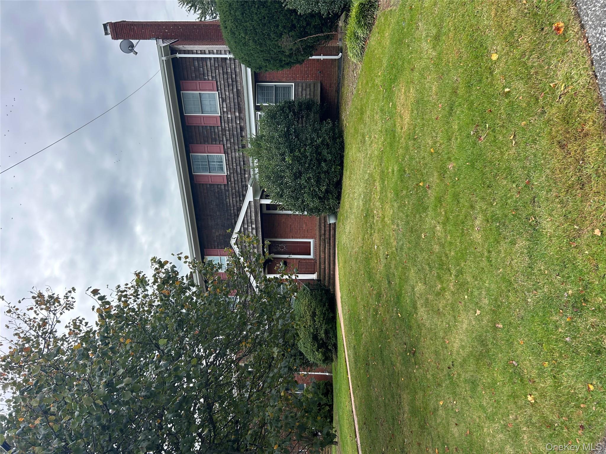 #1 photo, 8 Livingston Avenue, सफ़ोक काउंटी Babylon , NY 11702