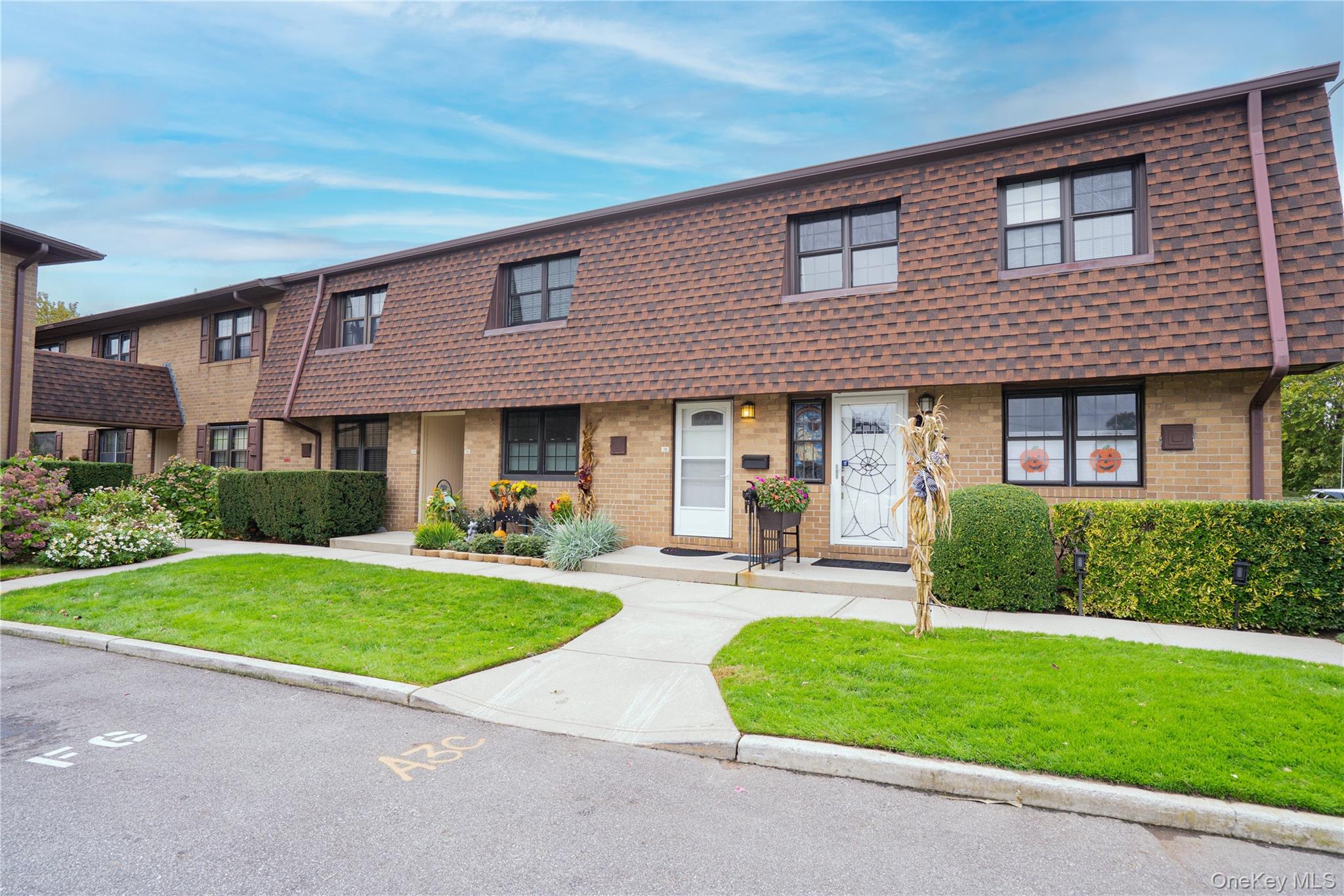 #1 photo, 211 Mariners Way, サフォーク郡 Copiague , NY 11726