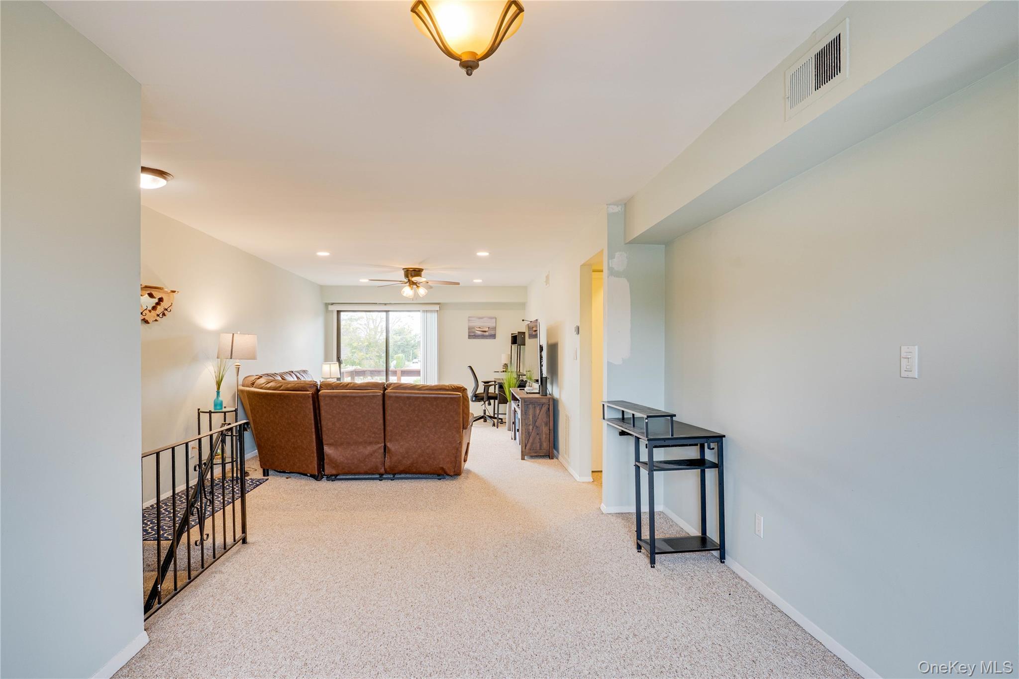 #12 photo, 211 Mariners Way, サフォーク郡 Copiague , NY 11726