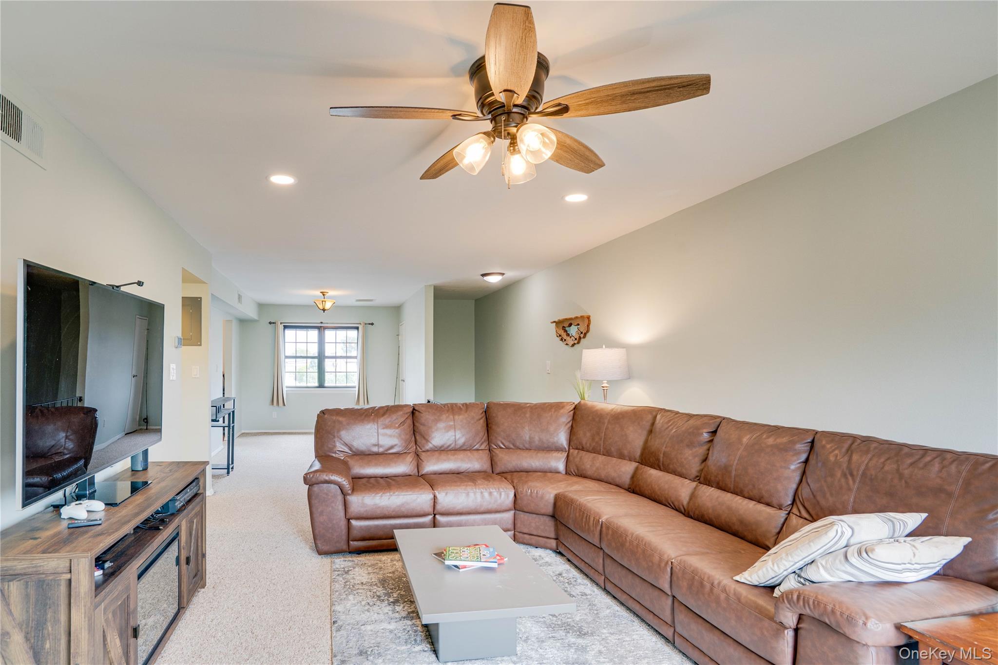 #14 photo, 211 Mariners Way, サフォーク郡 Copiague , NY 11726