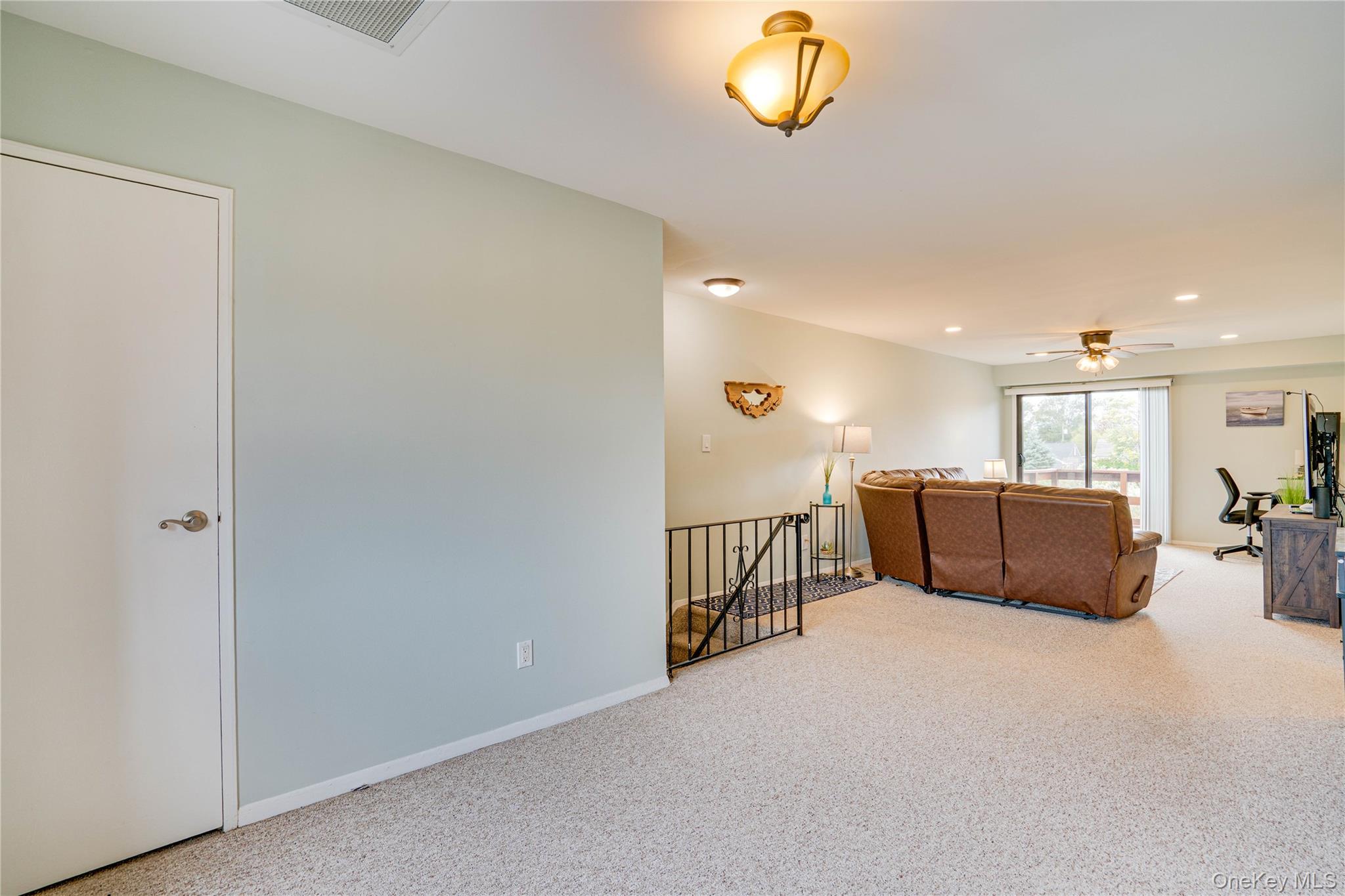 #15 photo, 211 Mariners Way, サフォーク郡 Copiague , NY 11726