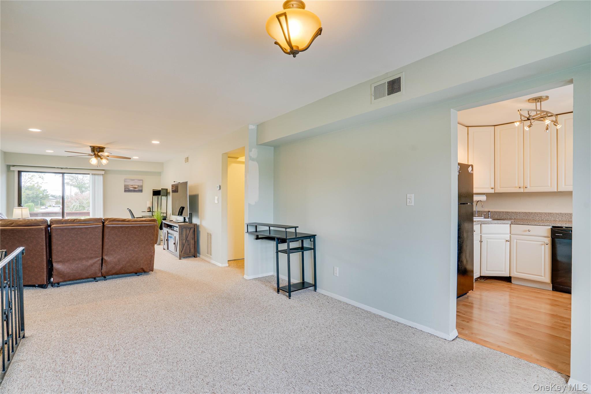 #16 photo, 211 Mariners Way, サフォーク郡 Copiague , NY 11726