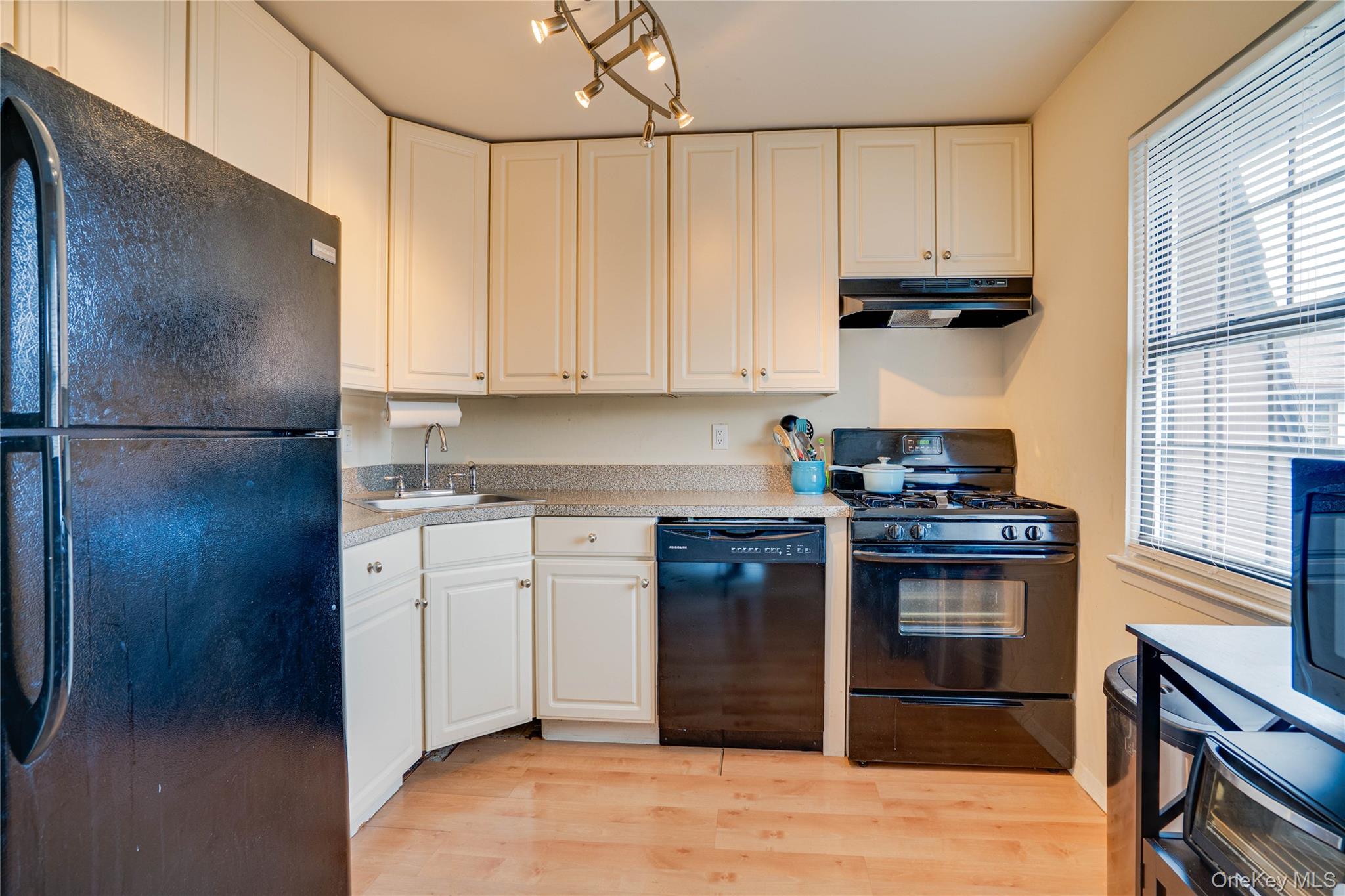 #17 photo, 211 Mariners Way, サフォーク郡 Copiague , NY 11726