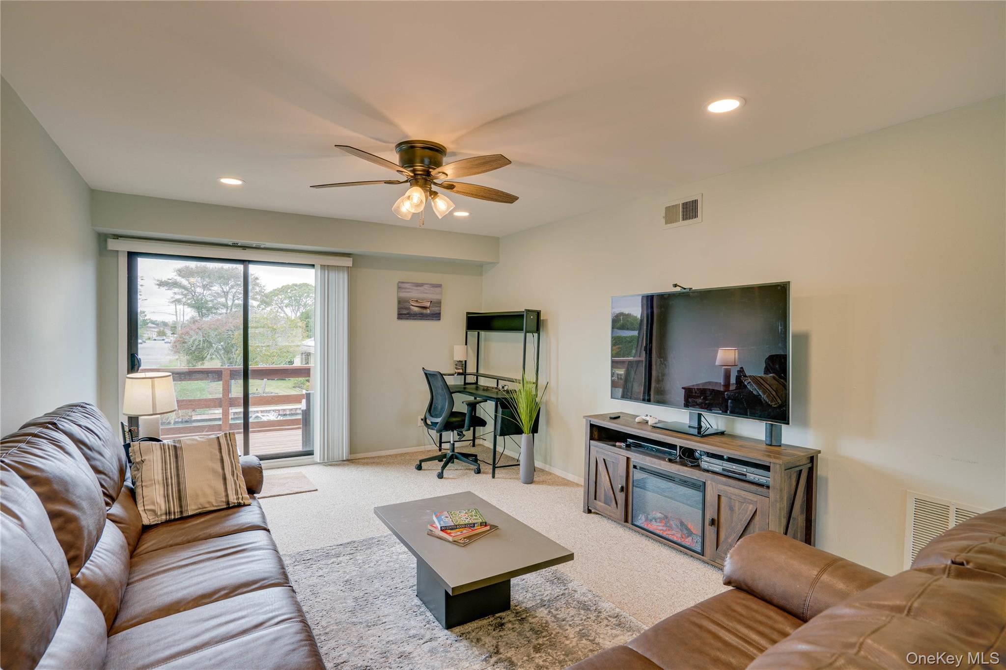 #7 photo, 211 Mariners Way, サフォーク郡 Copiague , NY 11726