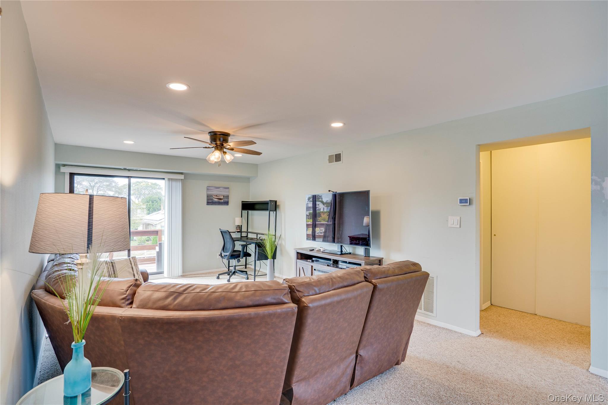 #8 photo, 211 Mariners Way, サフォーク郡 Copiague , NY 11726