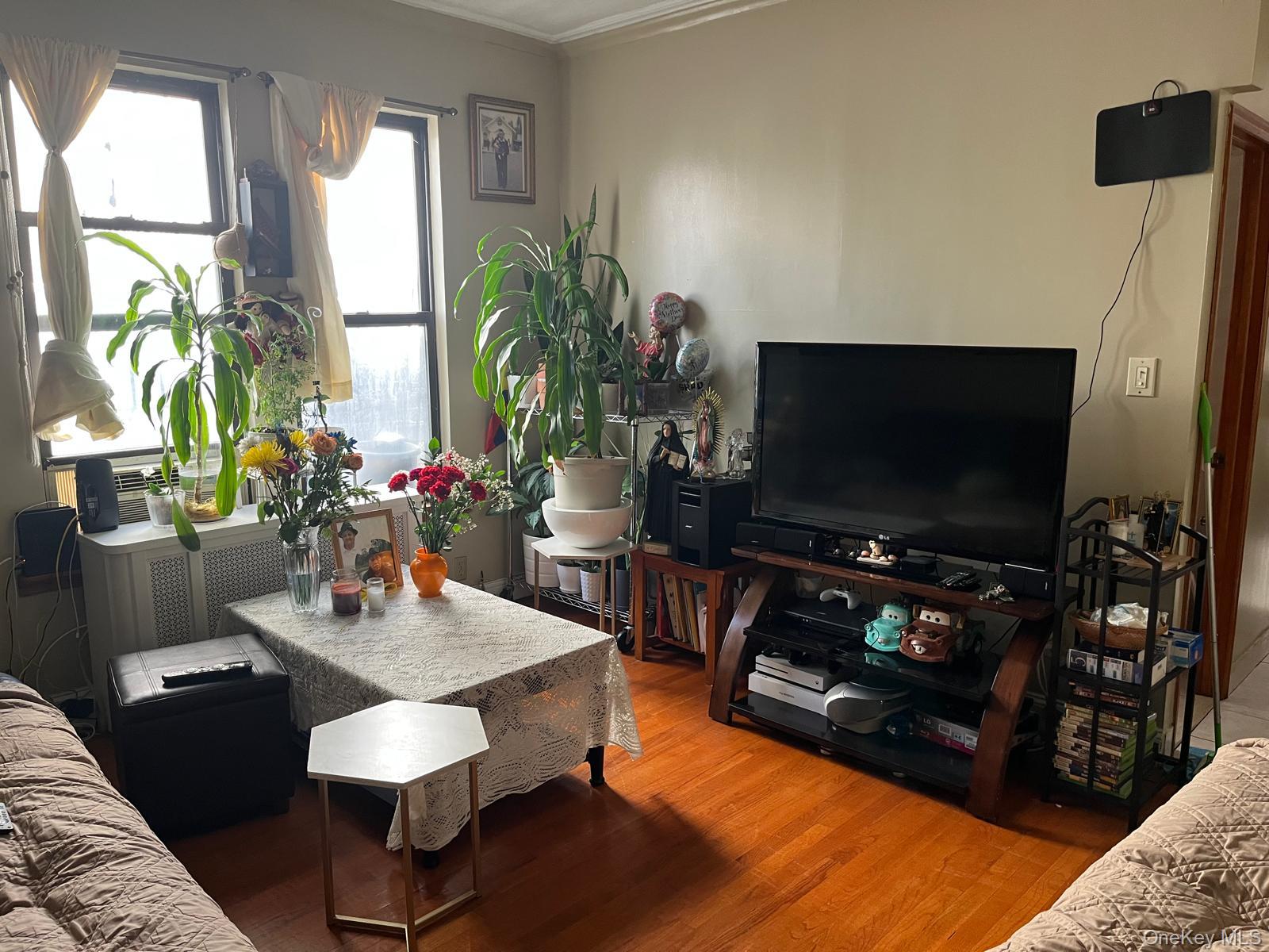 #10 photo, 4036 100th Street, Corona , NY 11368