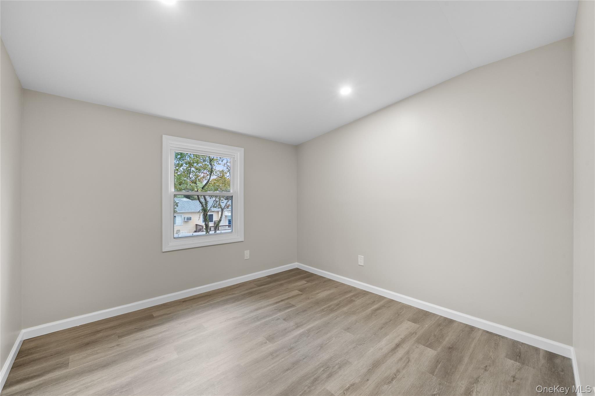 #15 photo, 78 Phelps Lane, サフォーク郡 North Babylon , NY 11703