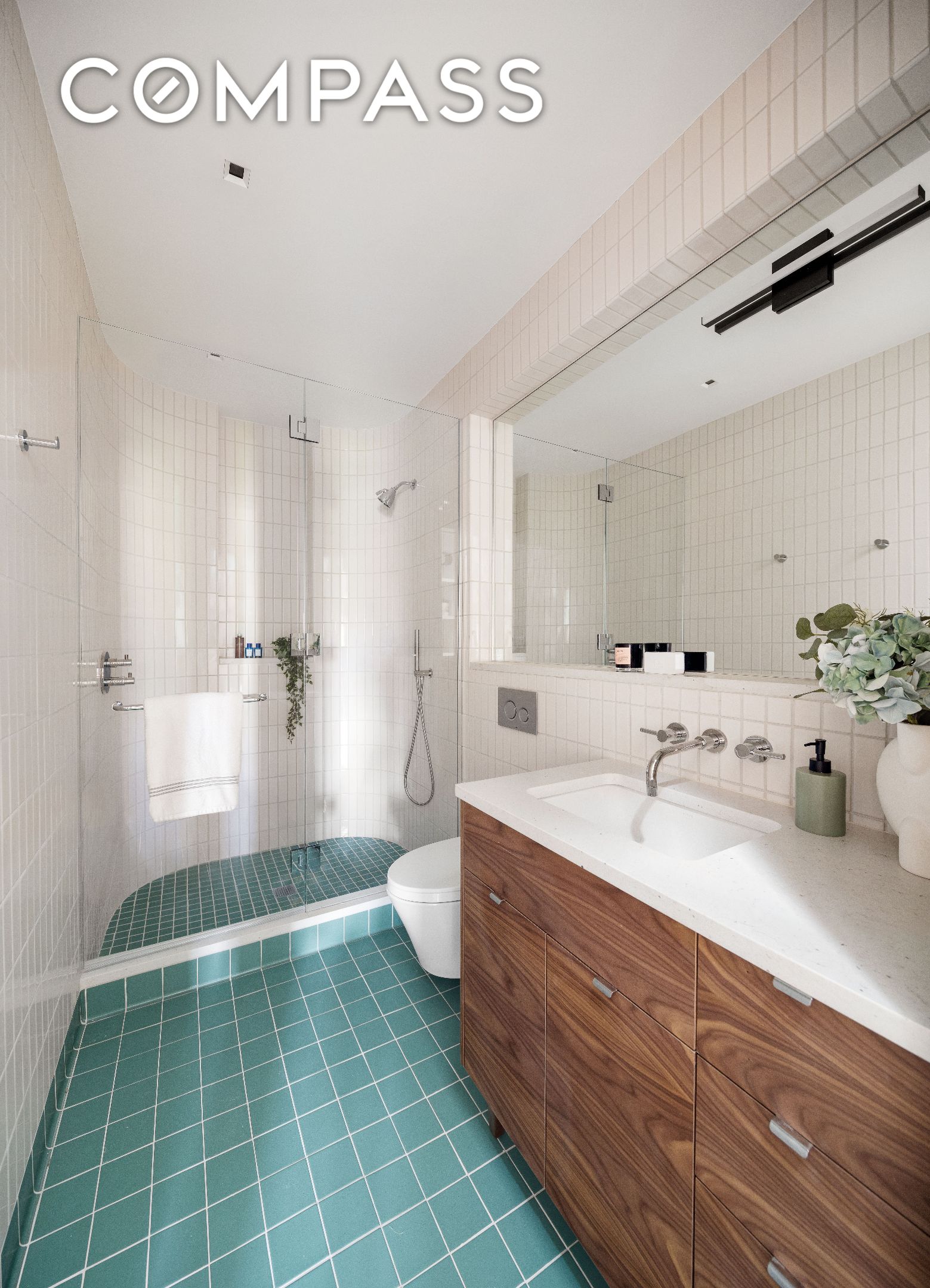 #9 photo, 300 E 4th Street, マンハッタン East Village , NY 10009