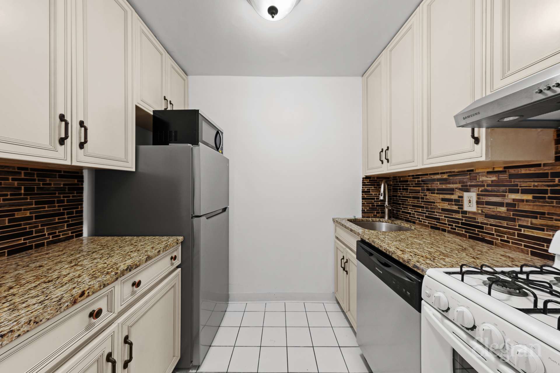 #6 photo, 211 E 53rd Street, マンハッタン Midtown East , NY 10022