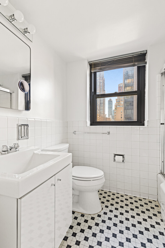 #12 photo, 165 E 72ND Street, マンハッタン Lenox Hill , NY 10021
