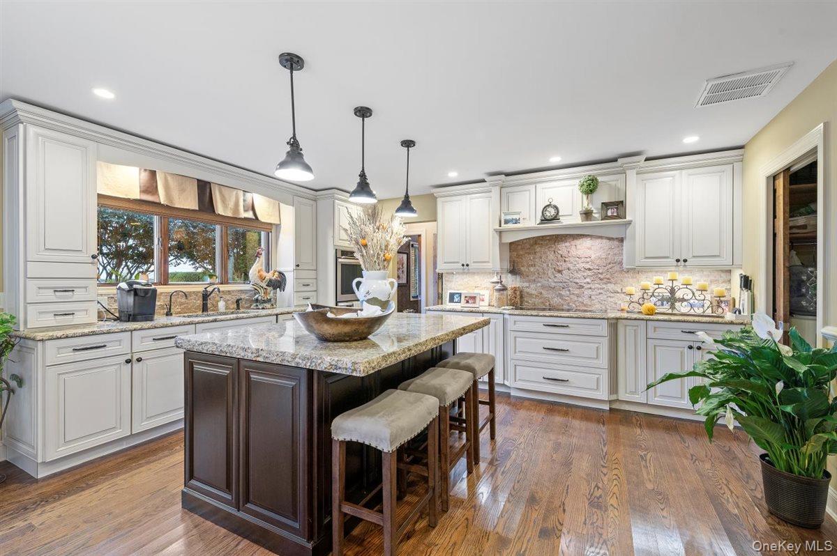 #12 photo, 50 Brockmeyer Drive, ナッソー郡 Massapequa , NY 11758