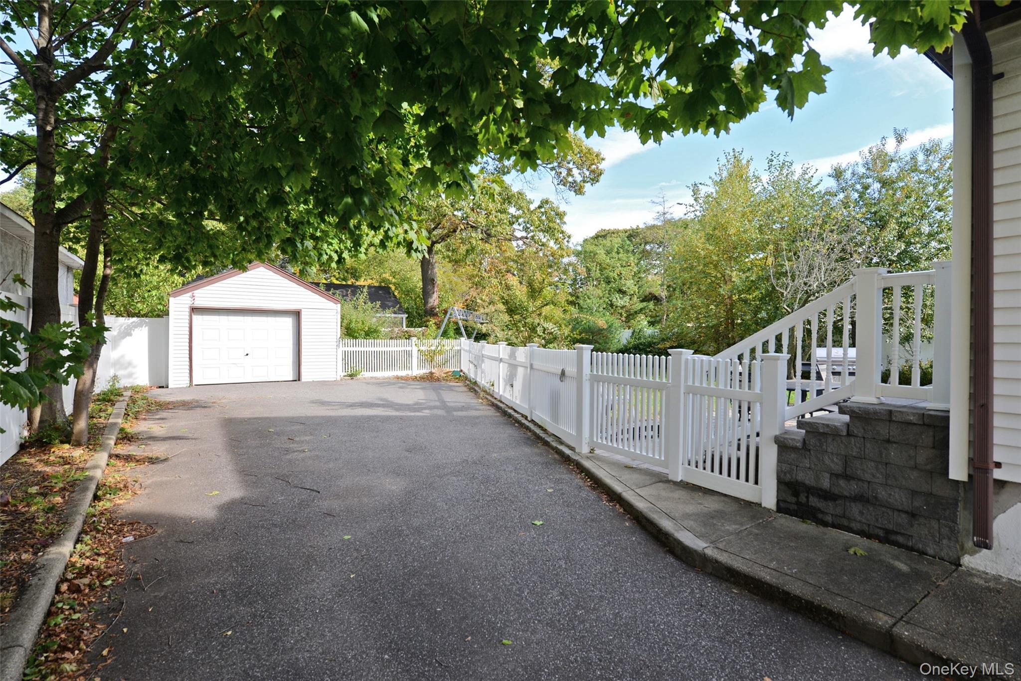 #10 photo, 189 Forest Avenue, Lynbrook , NY 11563