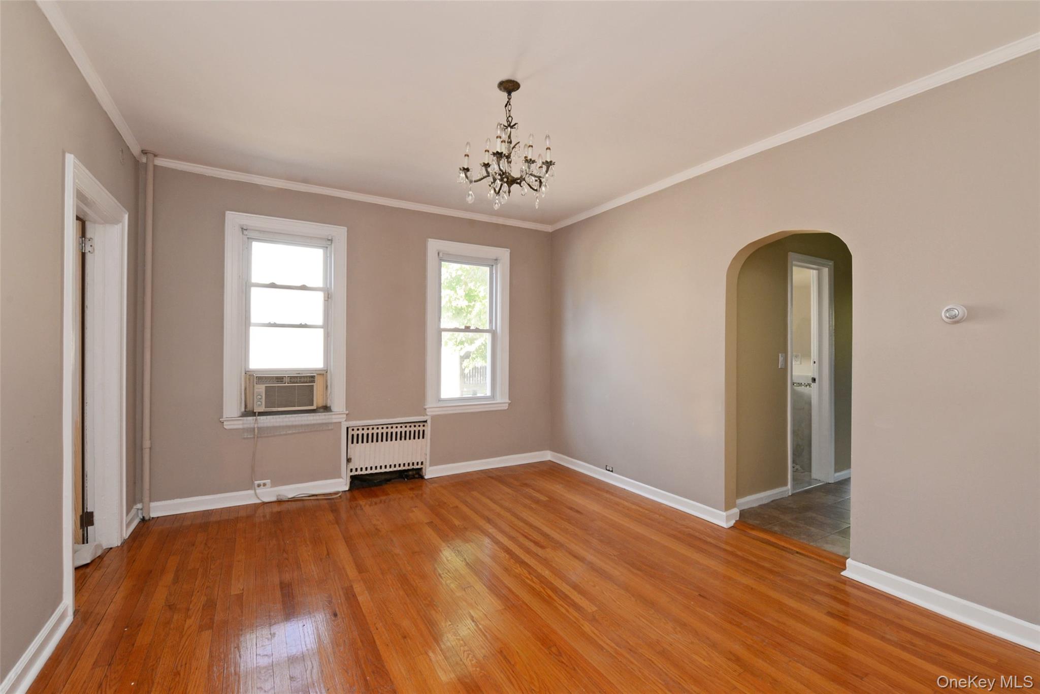 #6 photo, 189 Forest Avenue, Lynbrook , NY 11563