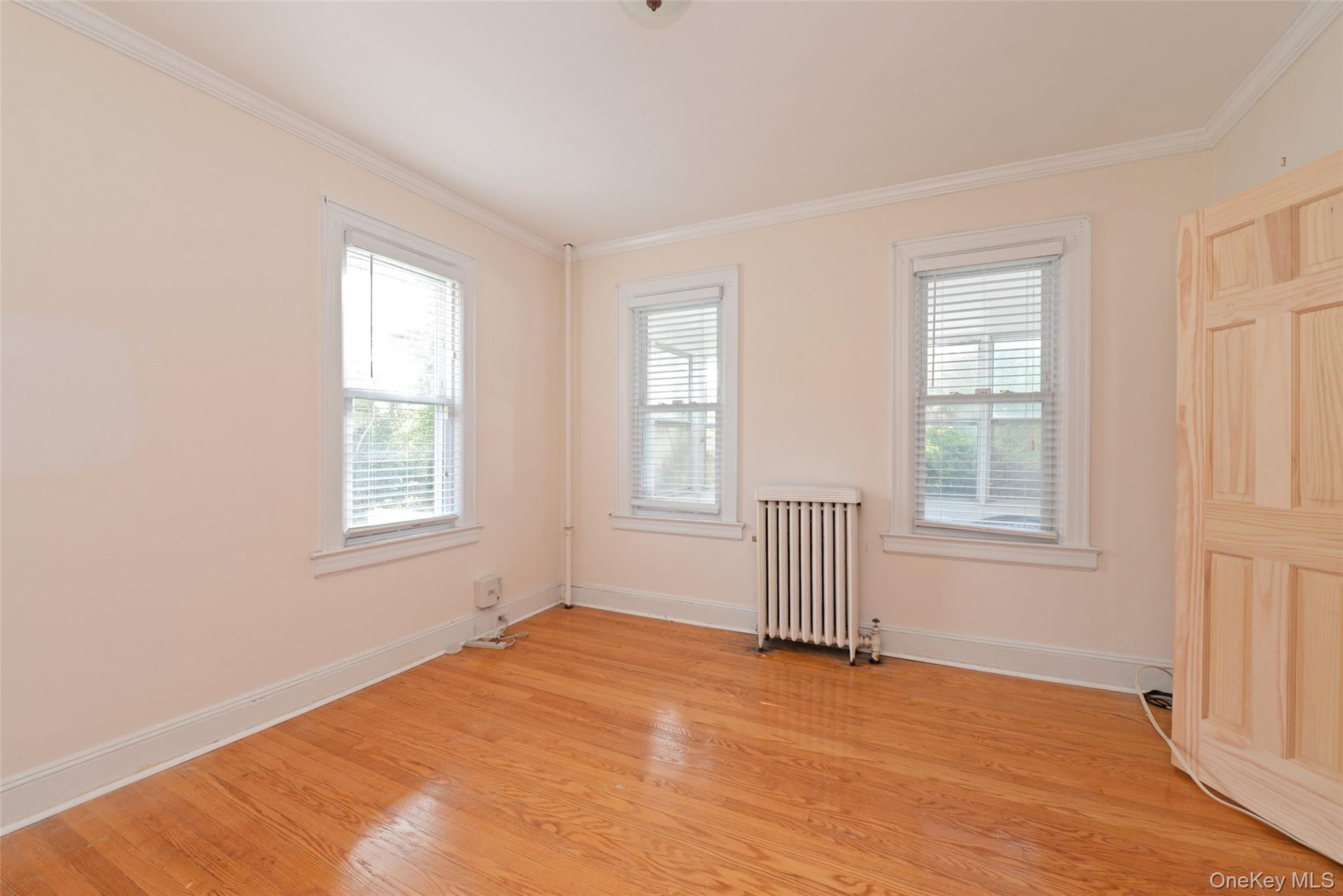 #8 photo, 189 Forest Avenue, Lynbrook , NY 11563