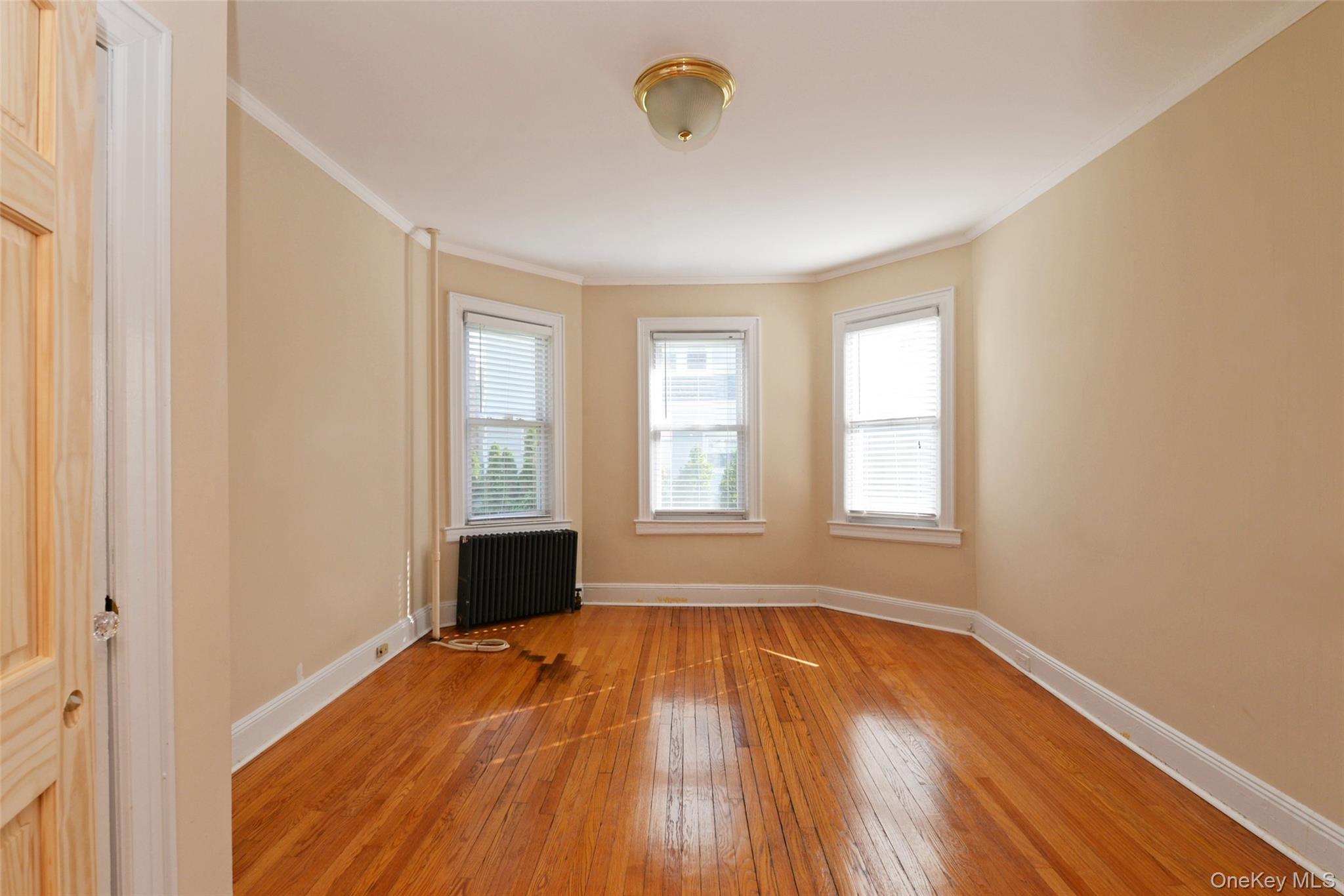 #9 photo, 189 Forest Avenue, Lynbrook , NY 11563