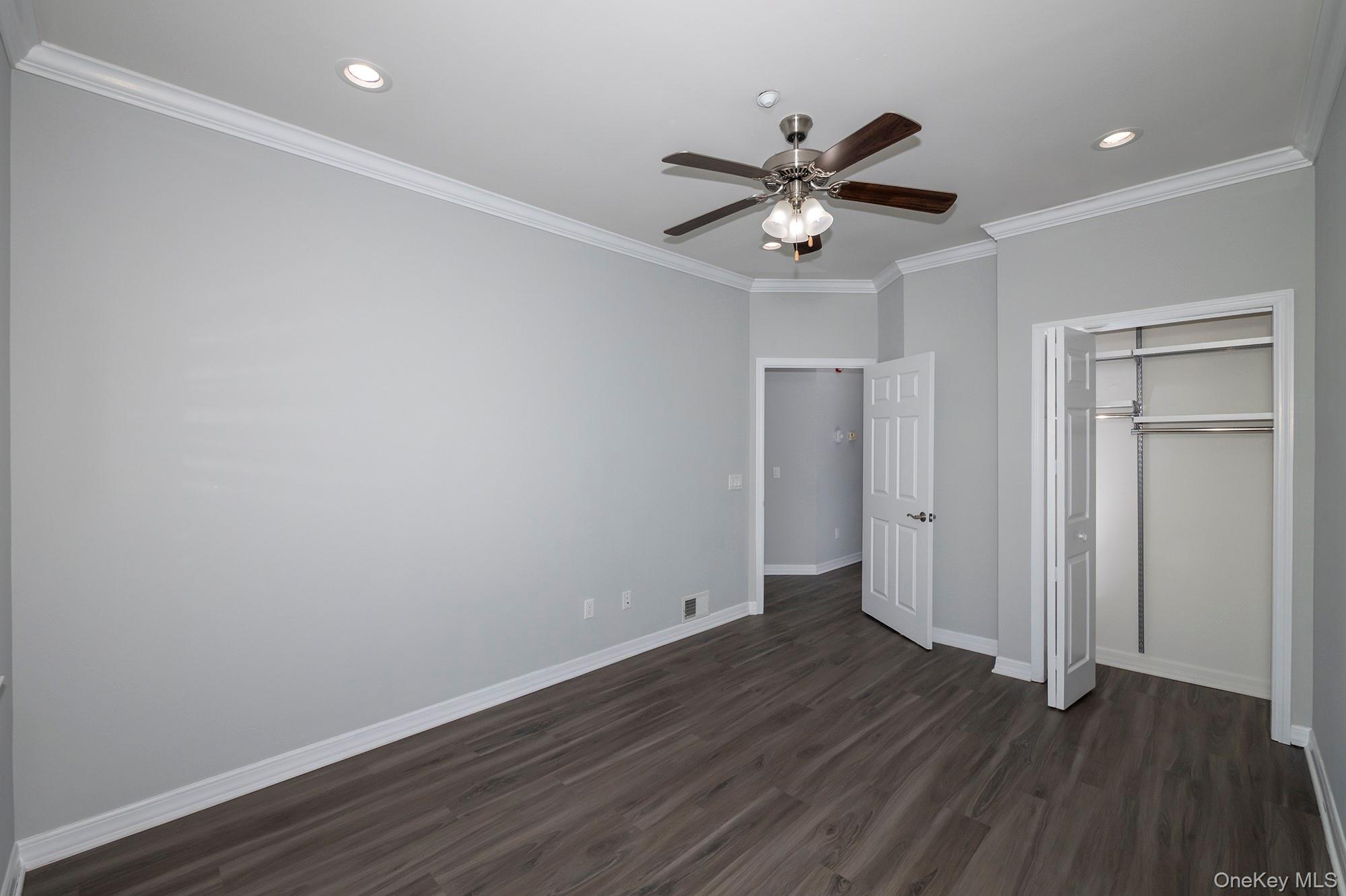 #10 photo, 310 Center Court, サフォーク郡 Medford , NY 11763