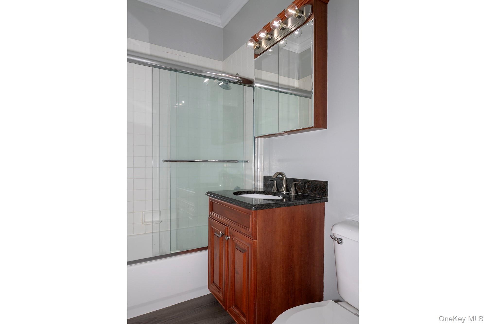 #12 photo, 310 Center Court, サフォーク郡 Medford , NY 11763