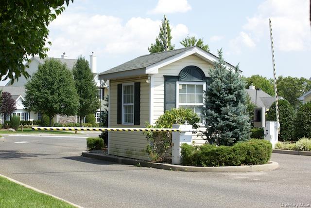 #3 photo, 310 Center Court, サフォーク郡 Medford , NY 11763