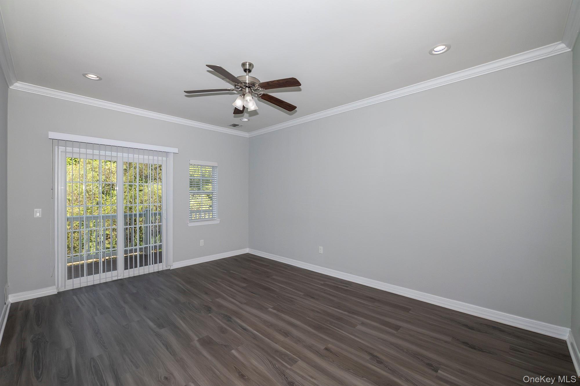 #7 photo, 310 Center Court, サフォーク郡 Medford , NY 11763