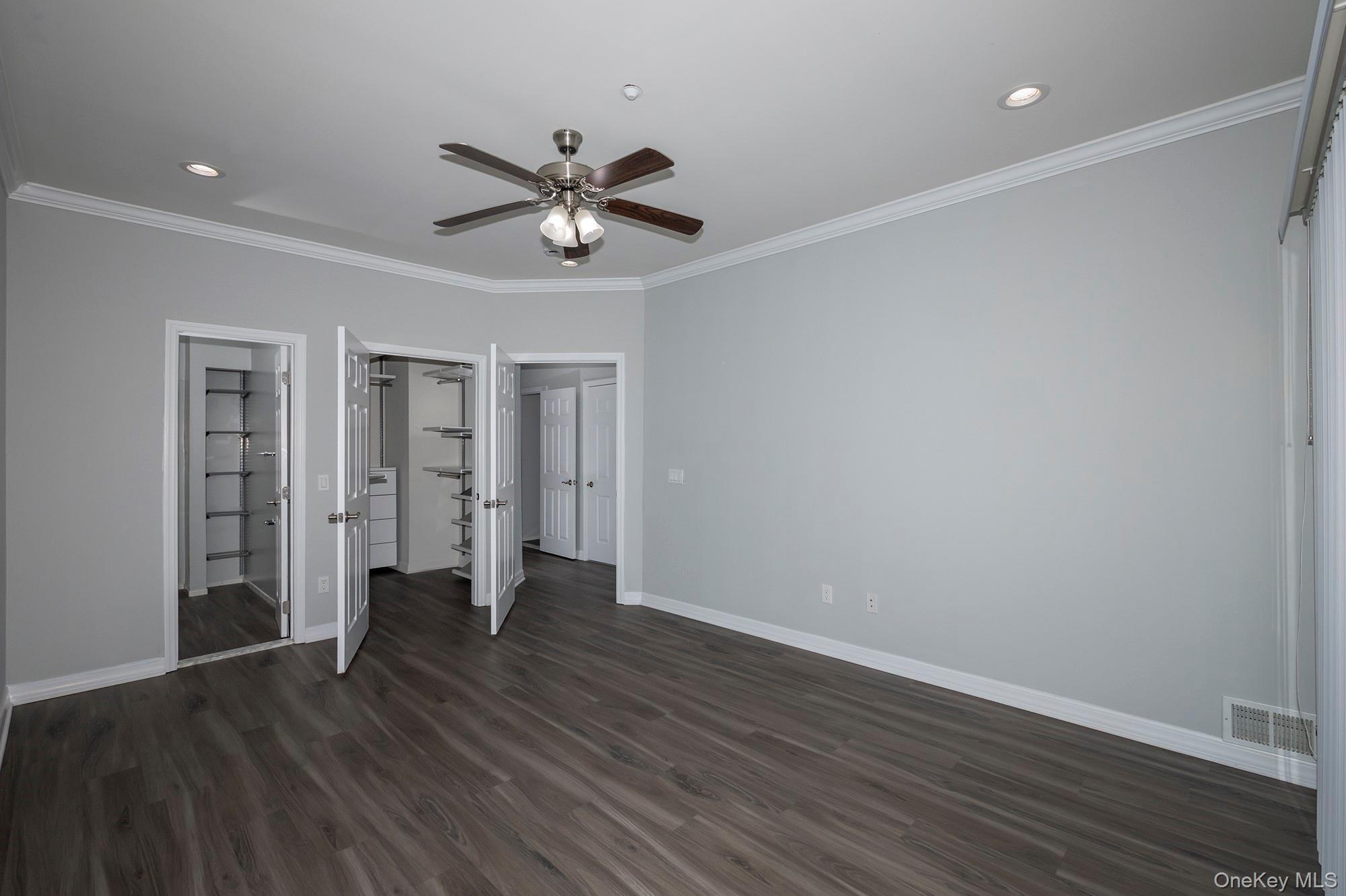 #8 photo, 310 Center Court, サフォーク郡 Medford , NY 11763