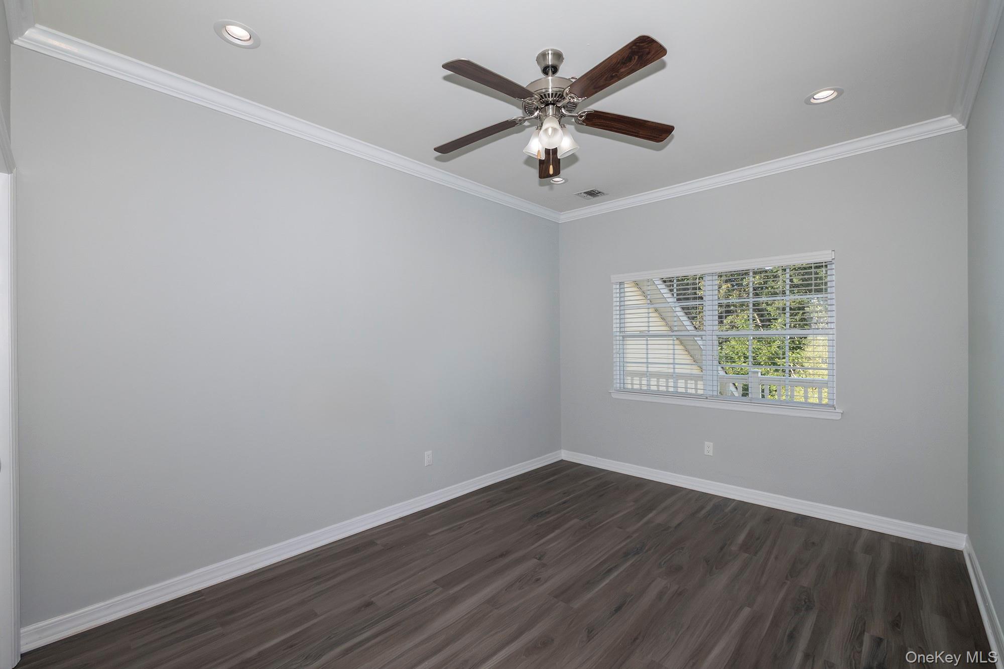 #9 photo, 310 Center Court, サフォーク郡 Medford , NY 11763