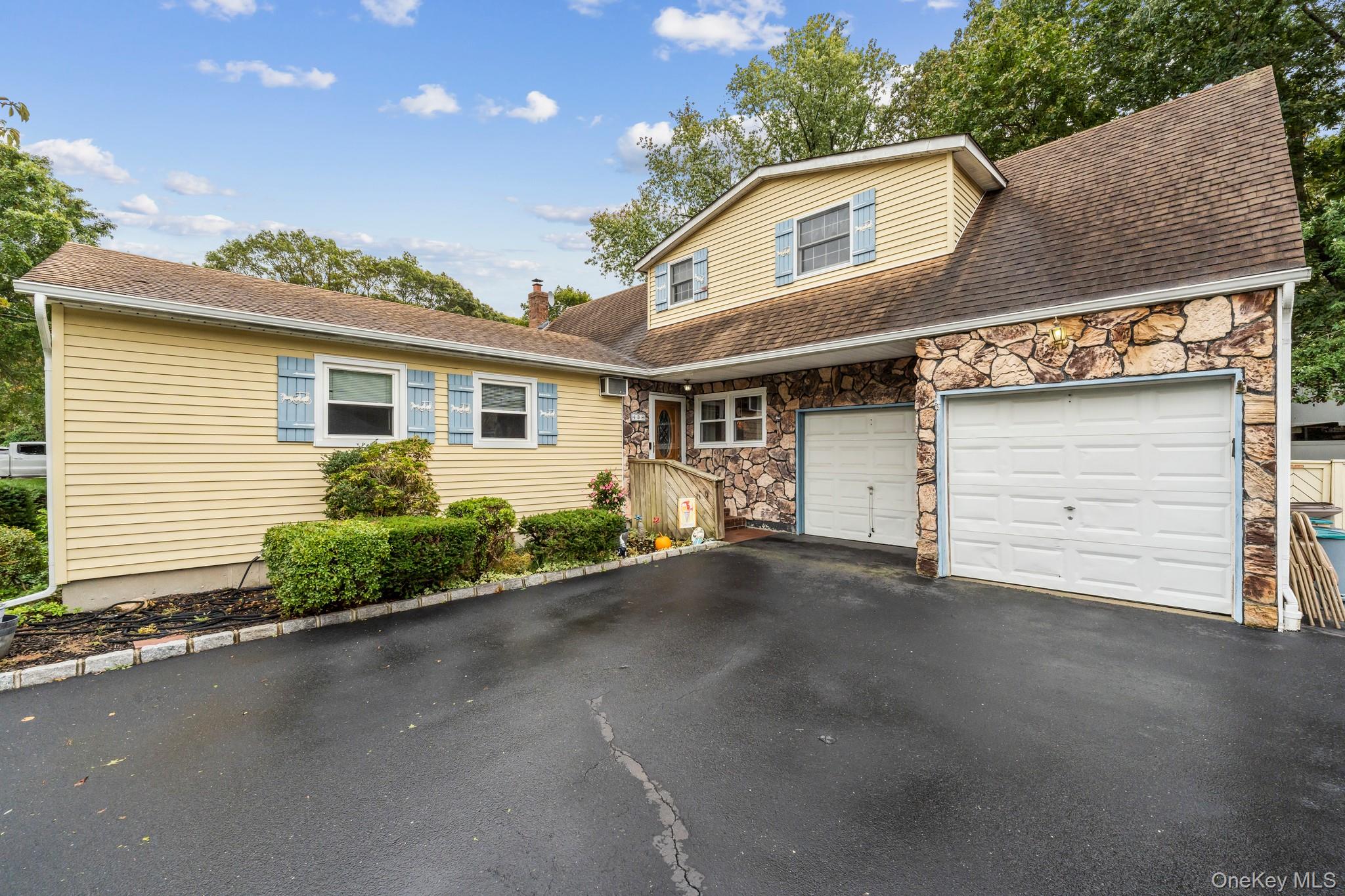 #1 photo, 438 Lillian Boulevard, サフォーク郡 Holbrook , NY 11741