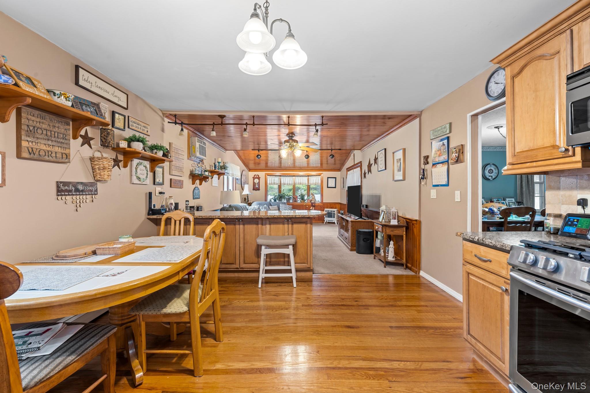 #13 photo, 438 Lillian Boulevard, サフォーク郡 Holbrook , NY 11741