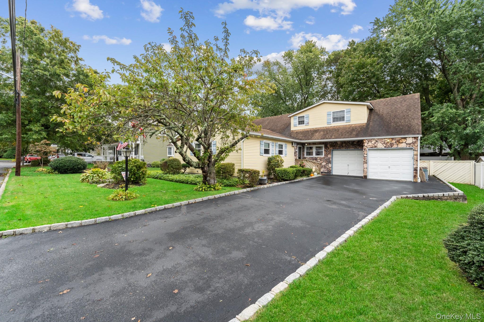 #2 photo, 438 Lillian Boulevard, サフォーク郡 Holbrook , NY 11741