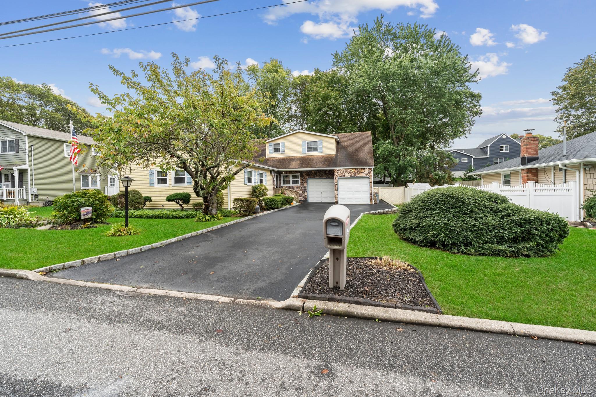 #3 photo, 438 Lillian Boulevard, サフォーク郡 Holbrook , NY 11741