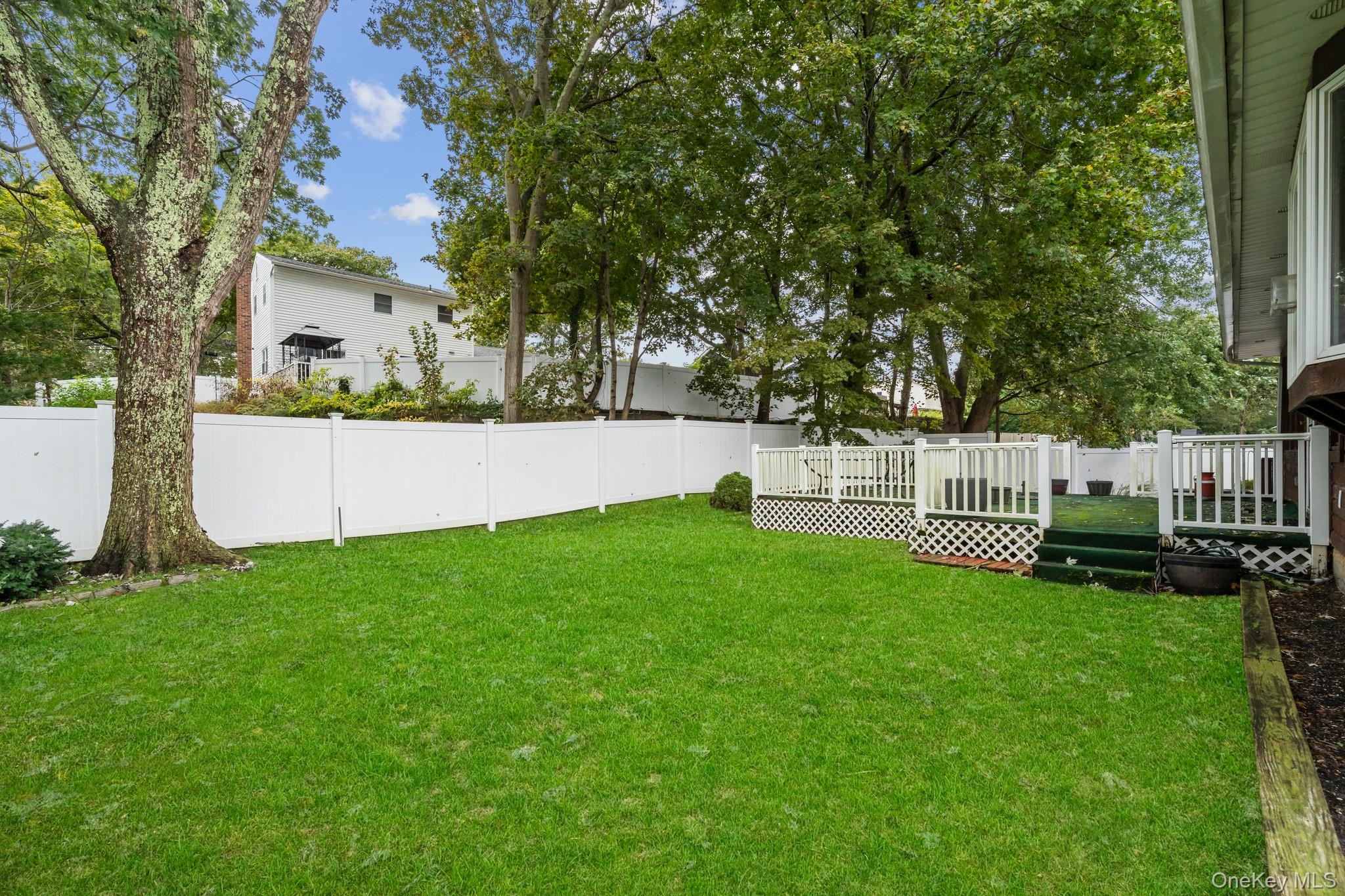 #4 photo, 438 Lillian Boulevard, サフォーク郡 Holbrook , NY 11741