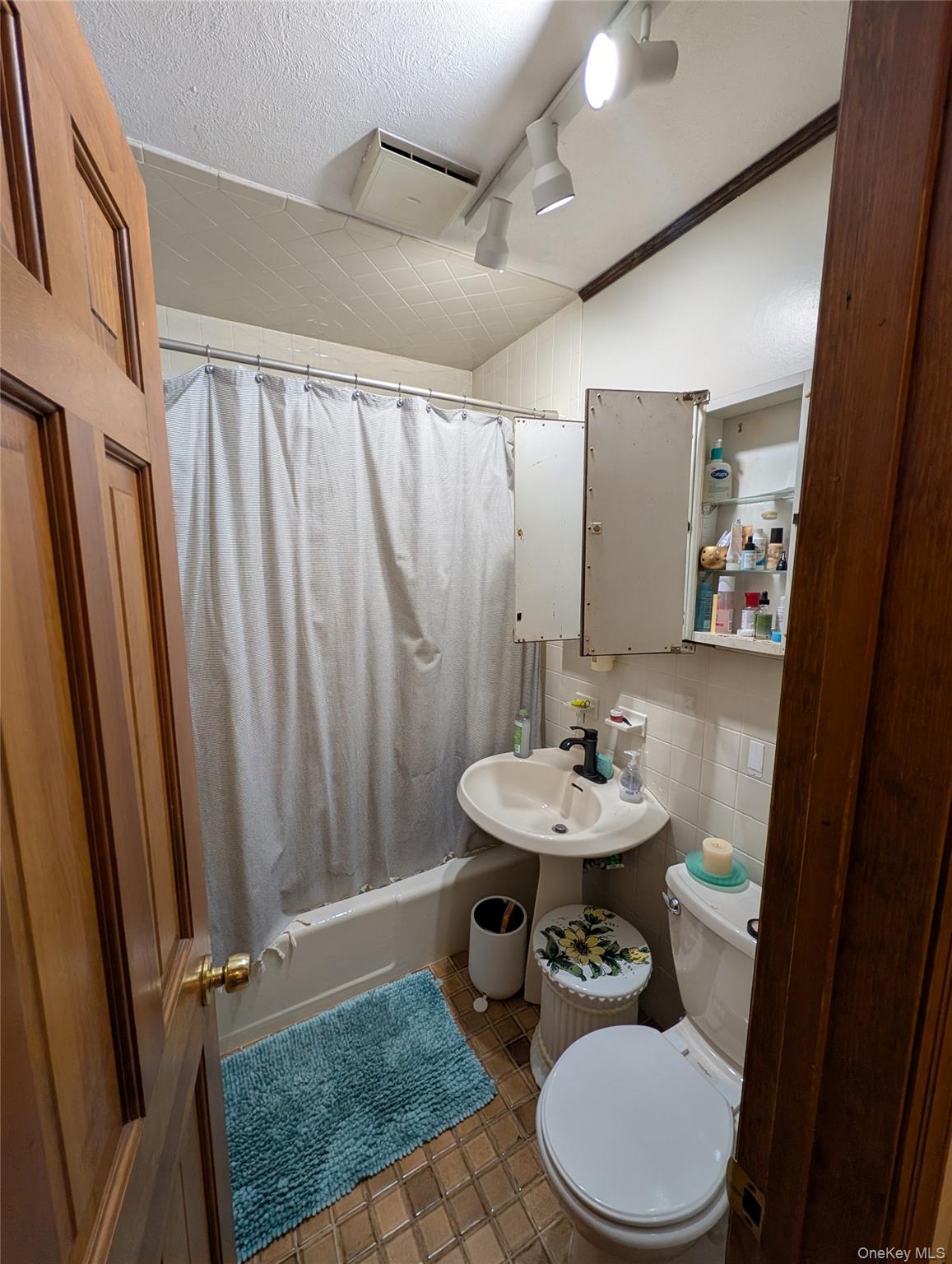 #12 photo, 57 Hiawatha Drive, Brightwaters , NY 11718