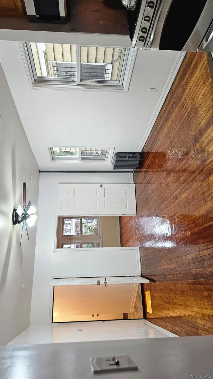 #2 photo, 5523 97th Place, クイーンズ区 Corona , NY 11368