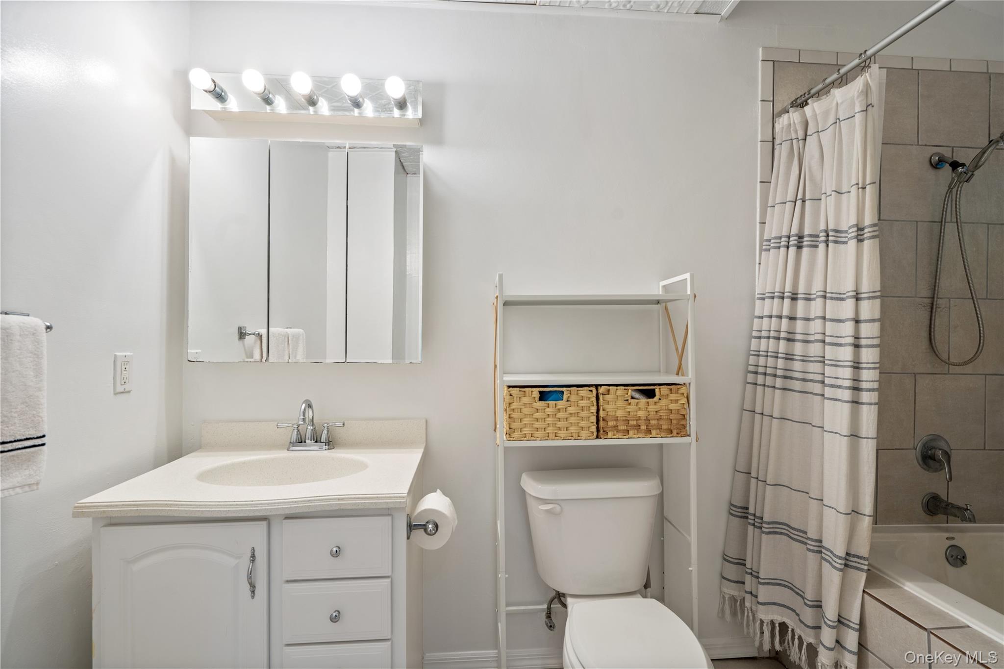 #17 photo, 15 Dune Court, Northport , NY 11768