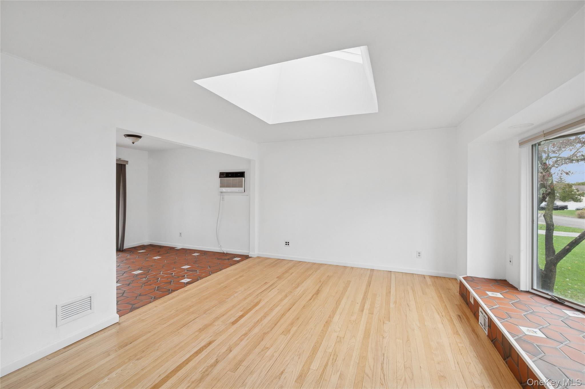 #4 photo, 11 Montrose Drive, サフォーク郡 Commack , NY 11725