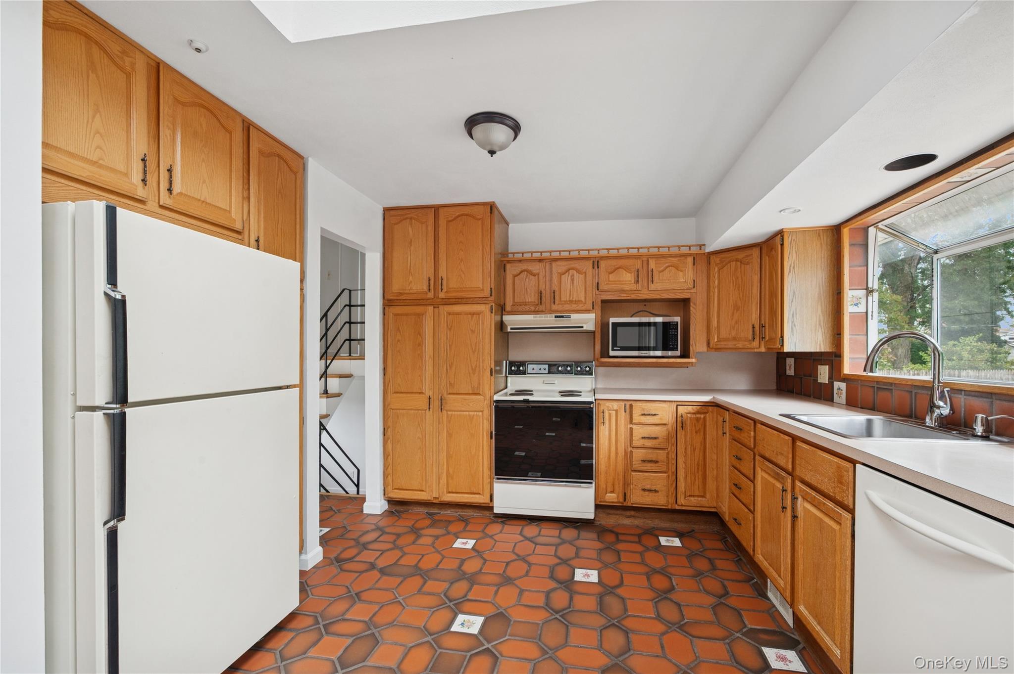 #6 photo, 11 Montrose Drive, サフォーク郡 Commack , NY 11725