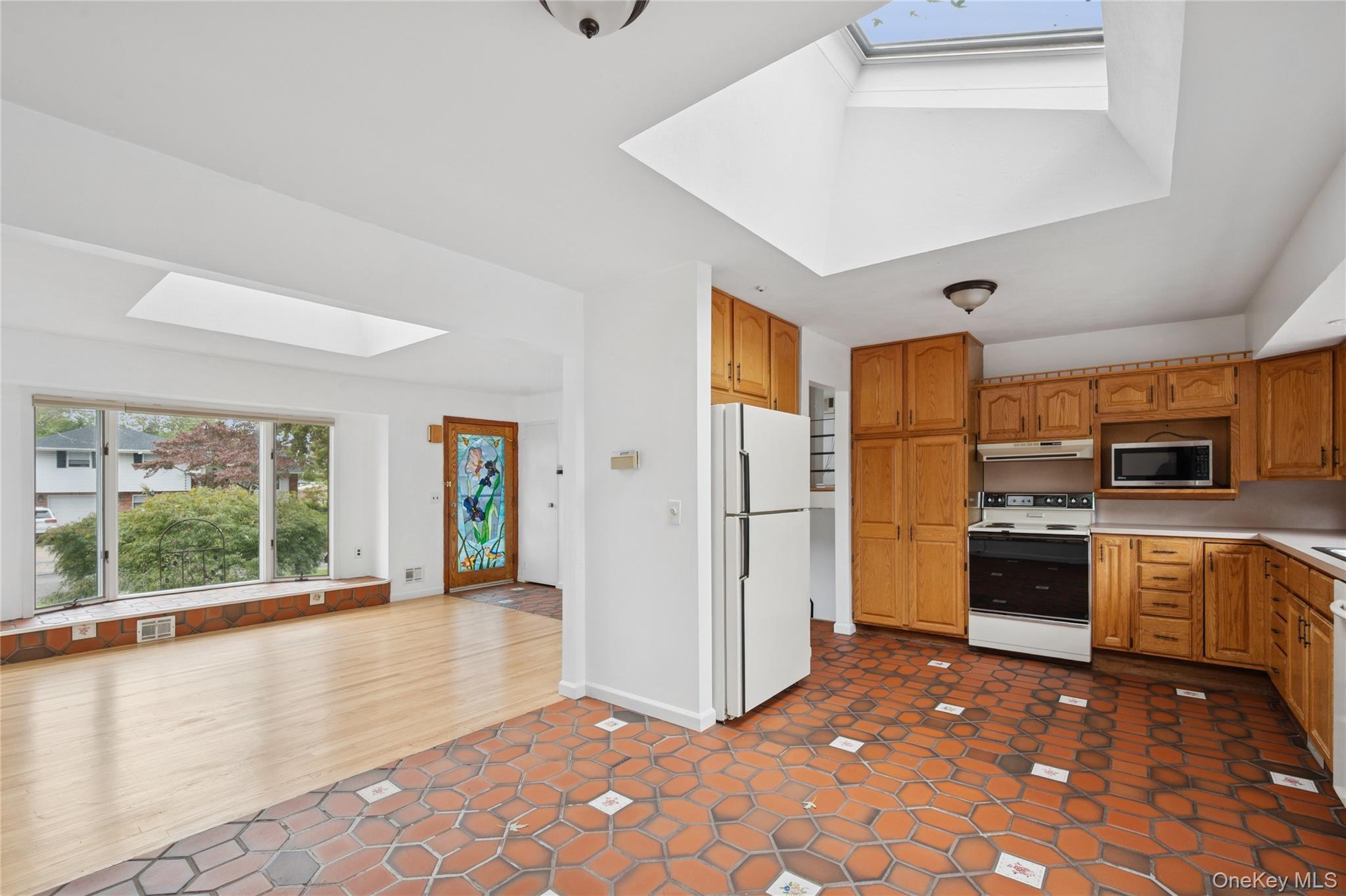 #7 photo, 11 Montrose Drive, サフォーク郡 Commack , NY 11725