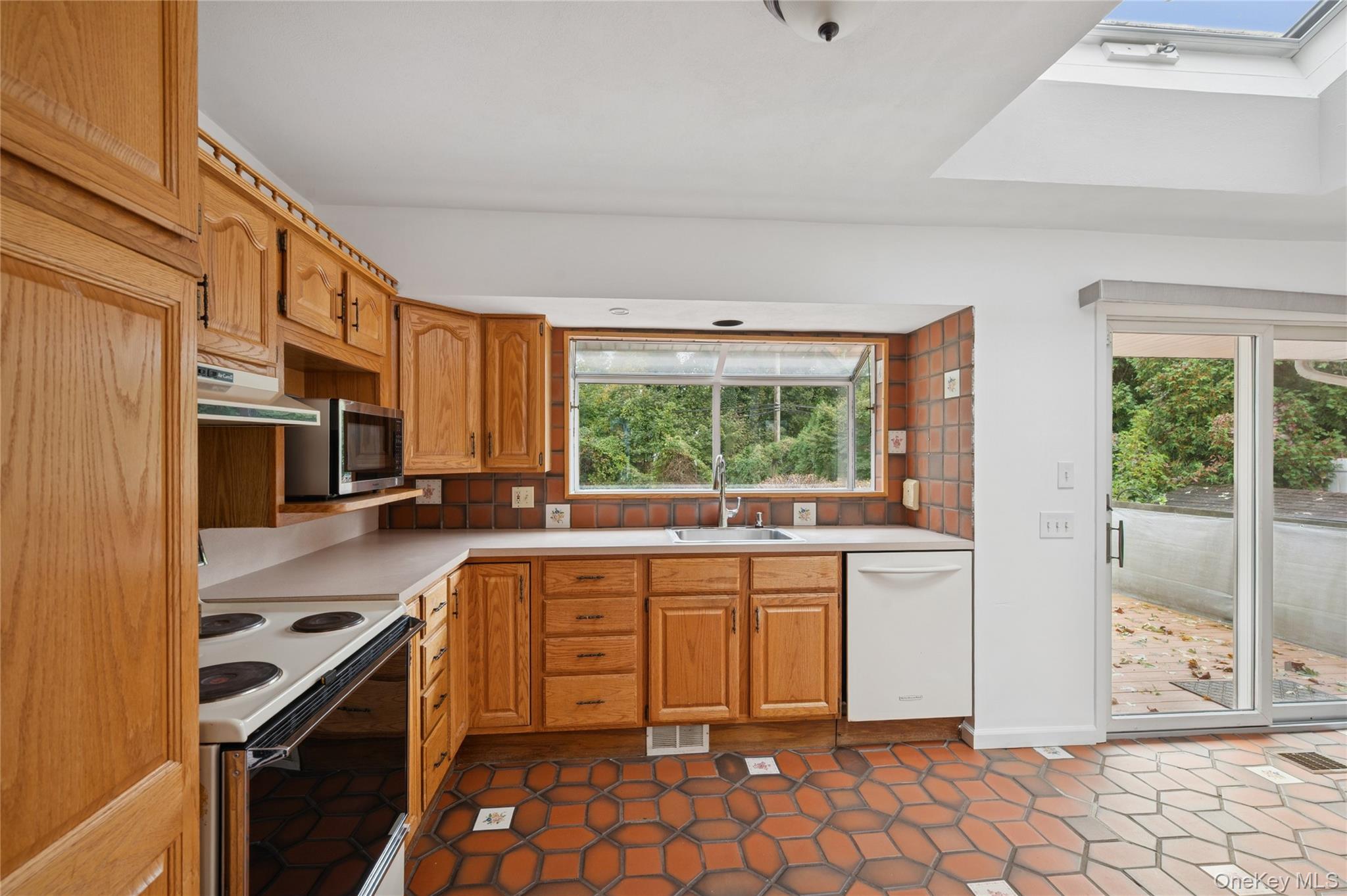 #8 photo, 11 Montrose Drive, サフォーク郡 Commack , NY 11725