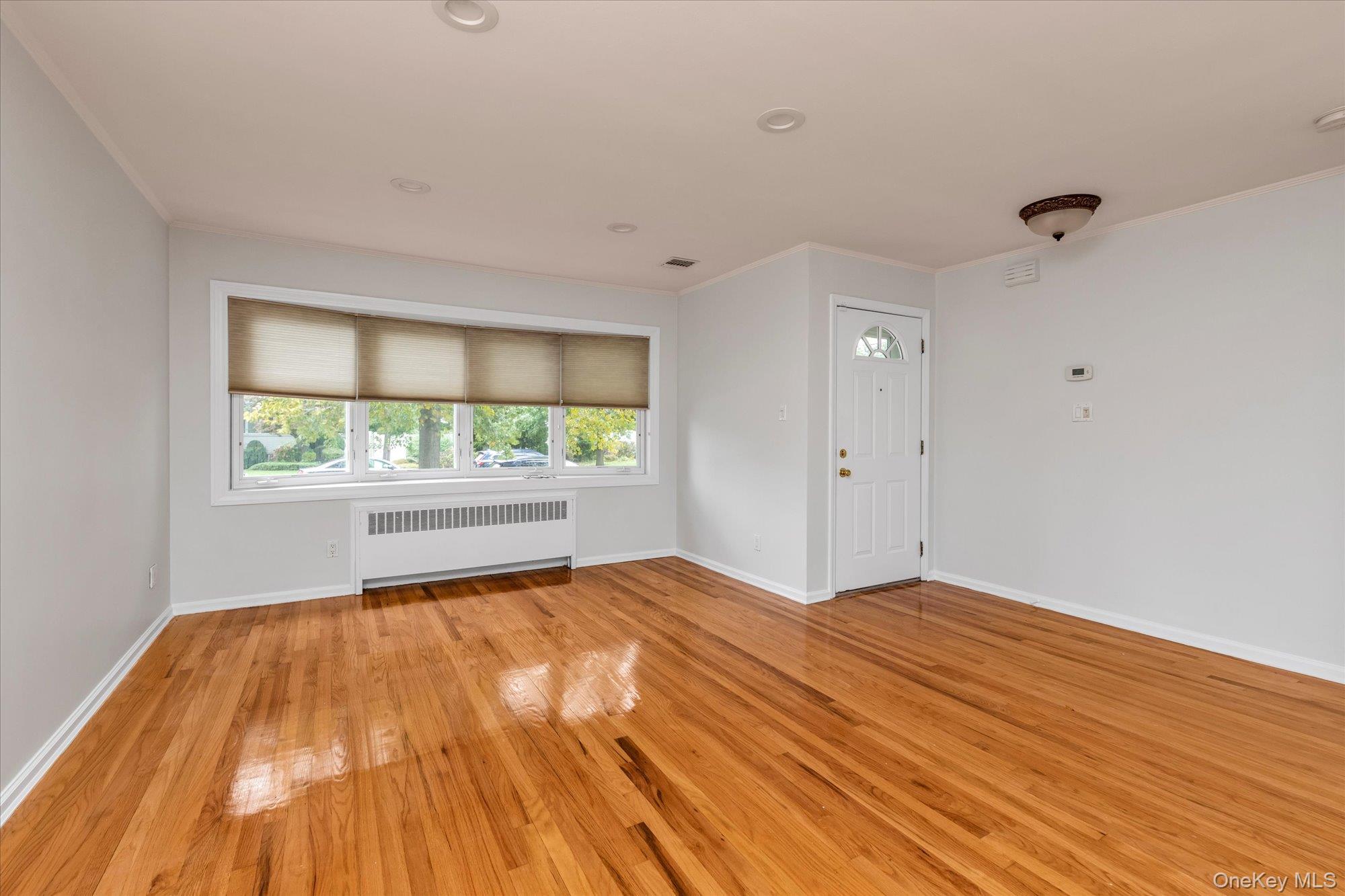 #3 photo, 2072 Brighton Way, नासाउ काउंटी Merrick , NY 11566