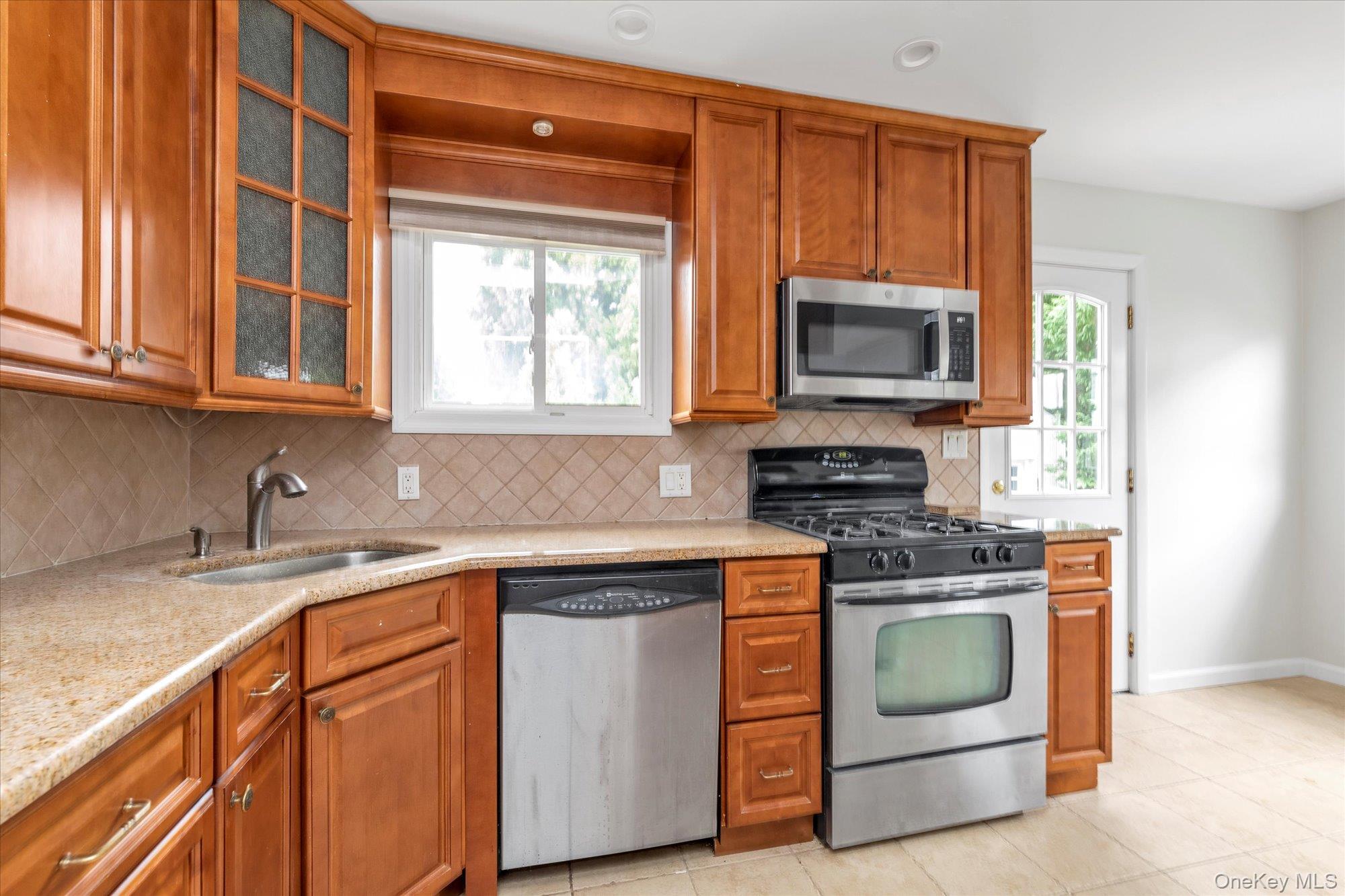 #9 photo, 2072 Brighton Way, नासाउ काउंटी Merrick , NY 11566