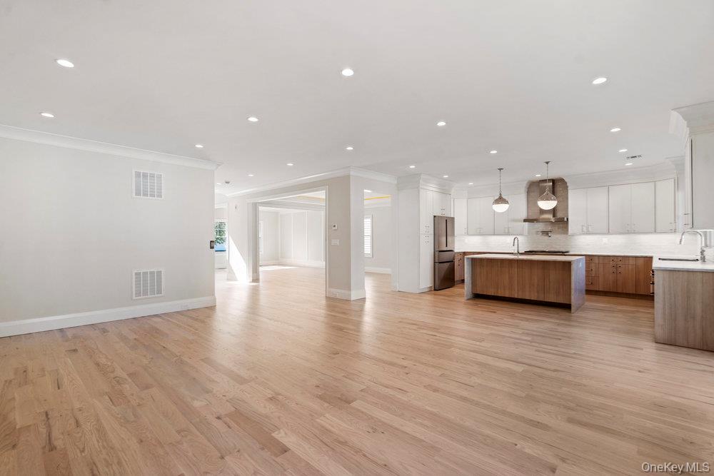 #12 photo, 51 Netz Place, Albertson , NY 11507