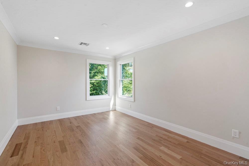 #16 photo, 51 Netz Place, Albertson , NY 11507